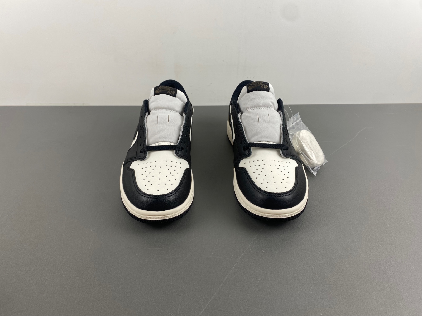 Air Jordan 1 Low OG “Mocha”    CZ0790-102