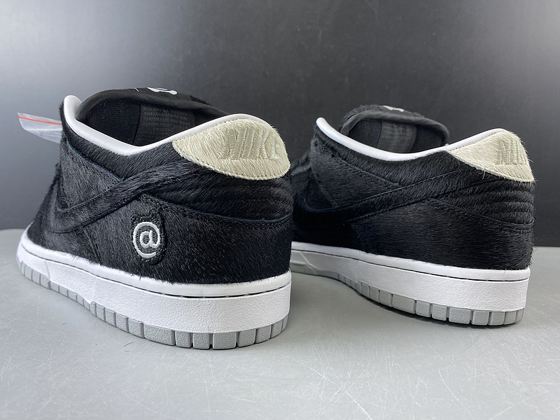 Medicom Toy Nike SB Dunk Low BE@RBRICK CZ5127-001