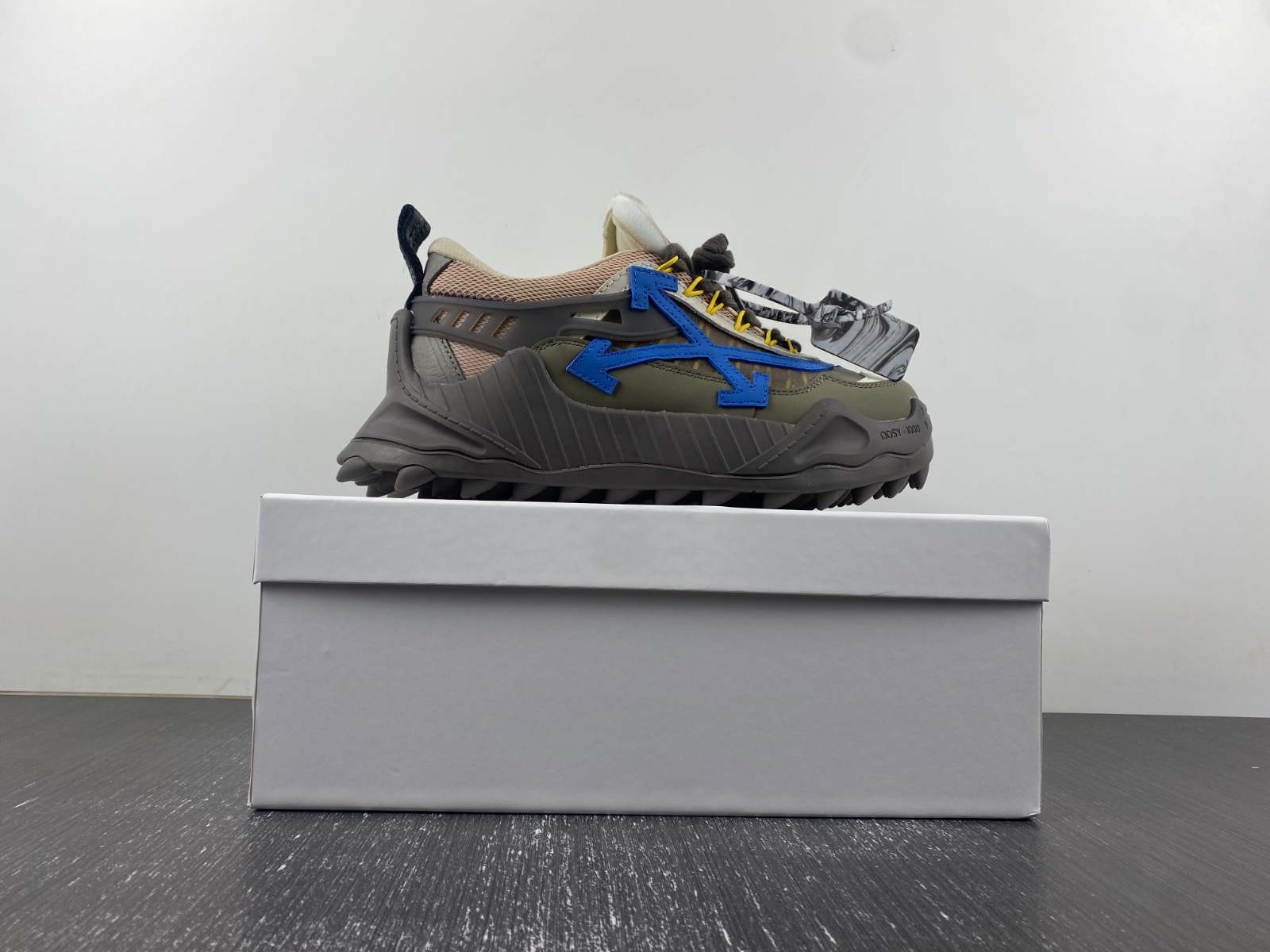 OW C/O ODSY-1000 SNEAKERS