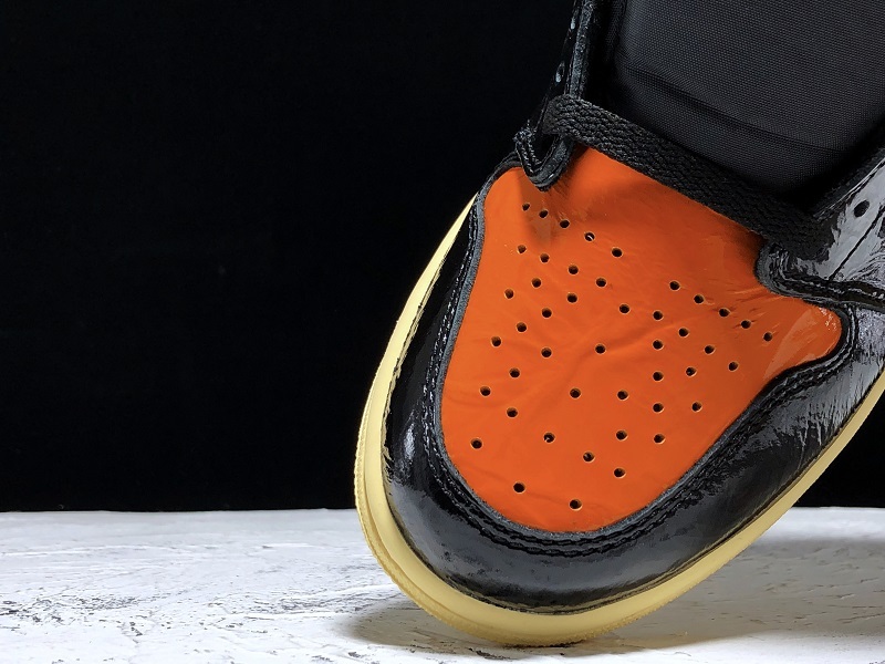 Air Jordan 1 Retro High OG "Shattered Backboard 3.0 555088-028