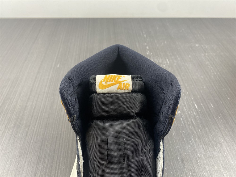 Air Jordan 1 High OG "Yellow Toe" 555088