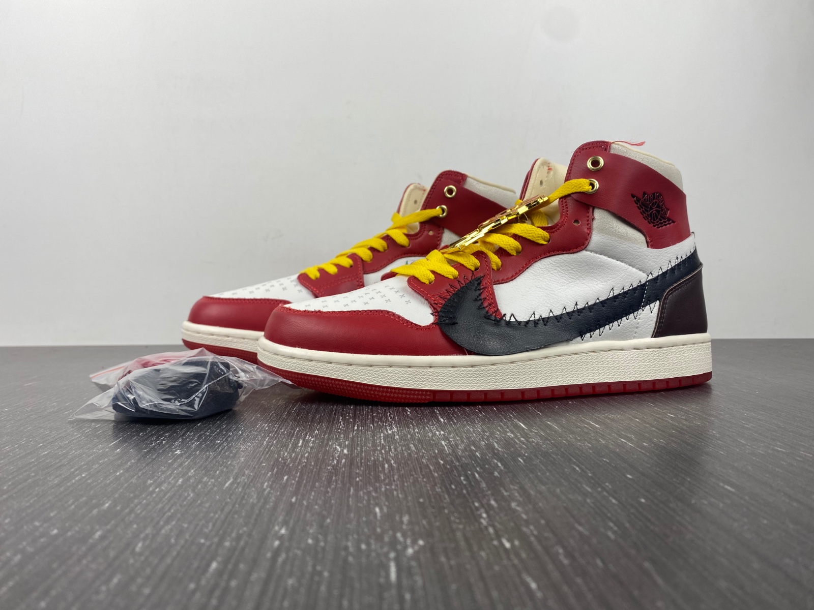 Air Jordan 1 Zoom CMFT 2 x Teyana Taylor Gym Red FJ0604-601