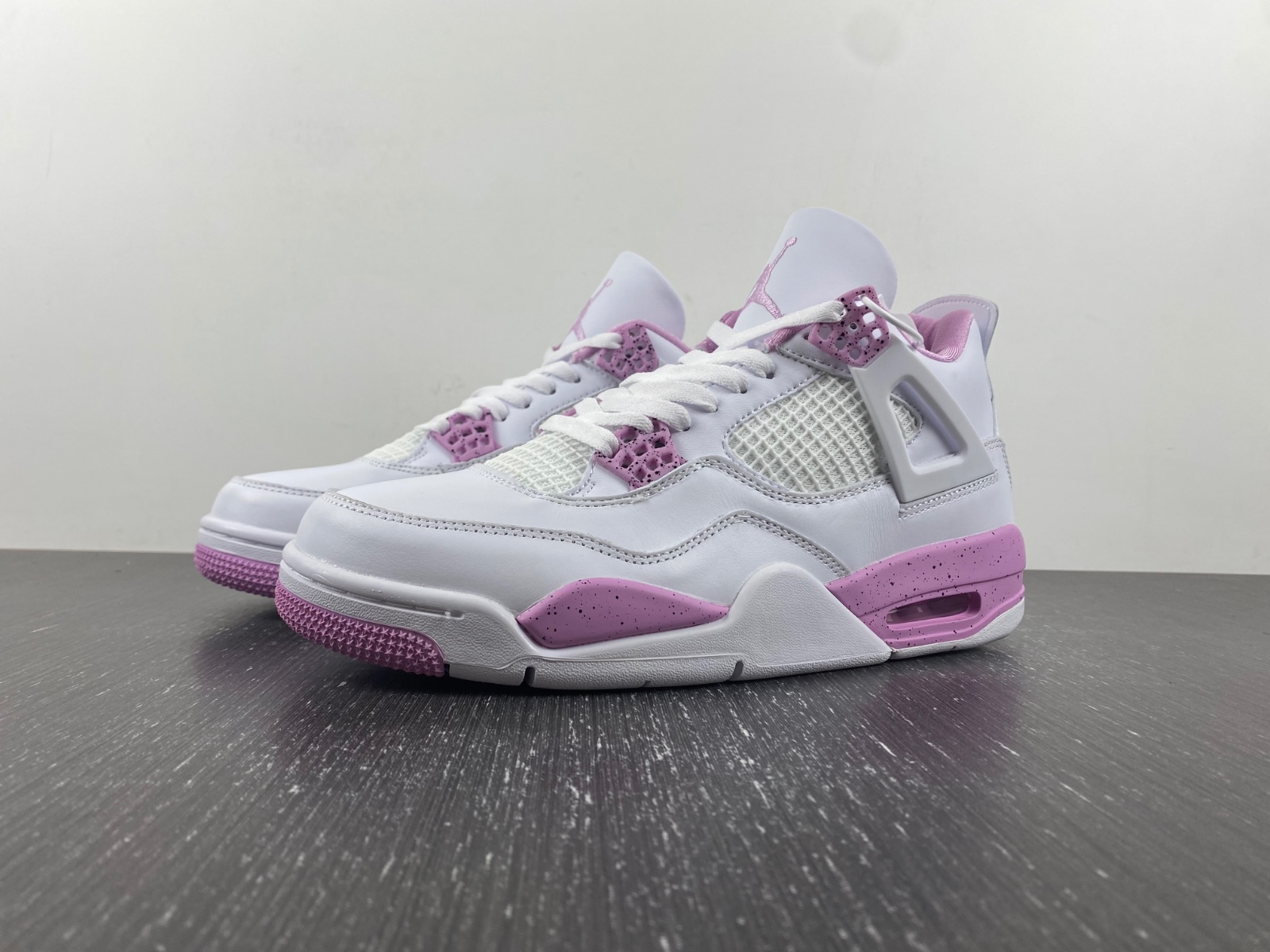 Air Jordan 4 “Pink Oreo” unreleased