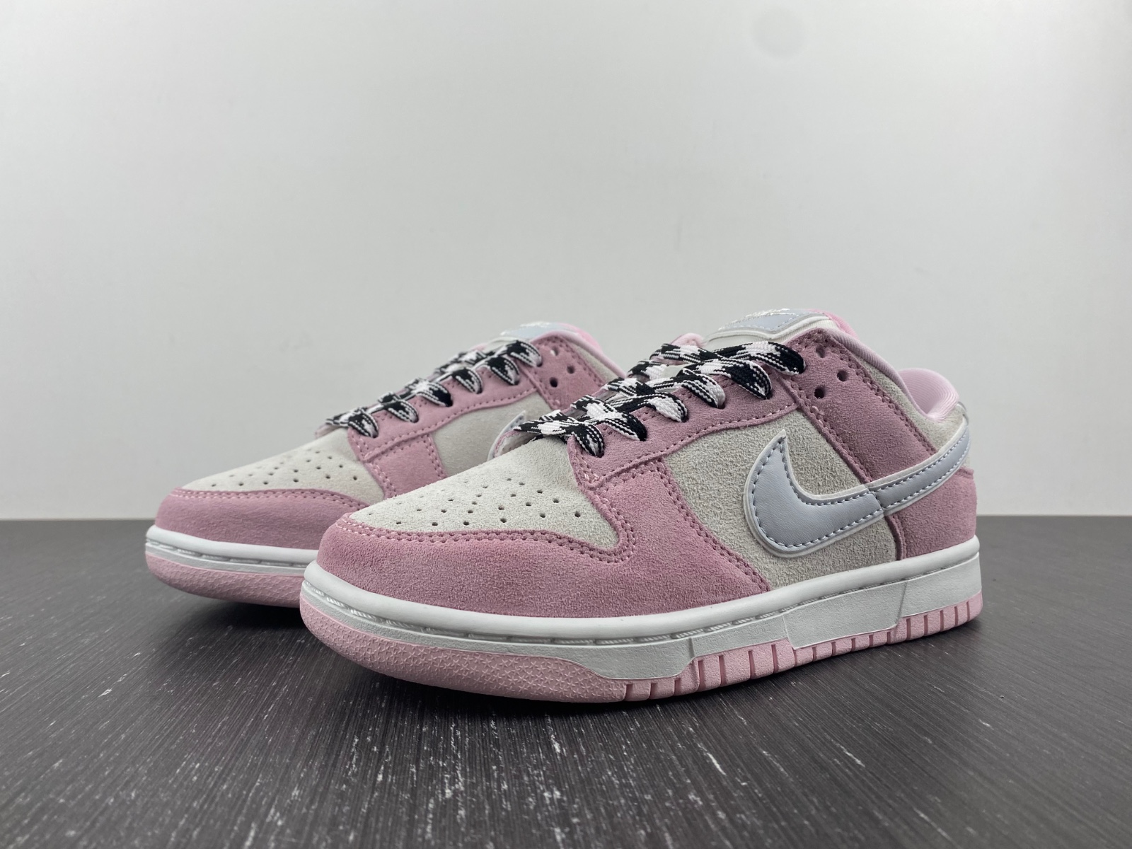Nike Dunk Low LX "Pink Foam" DV3054-600