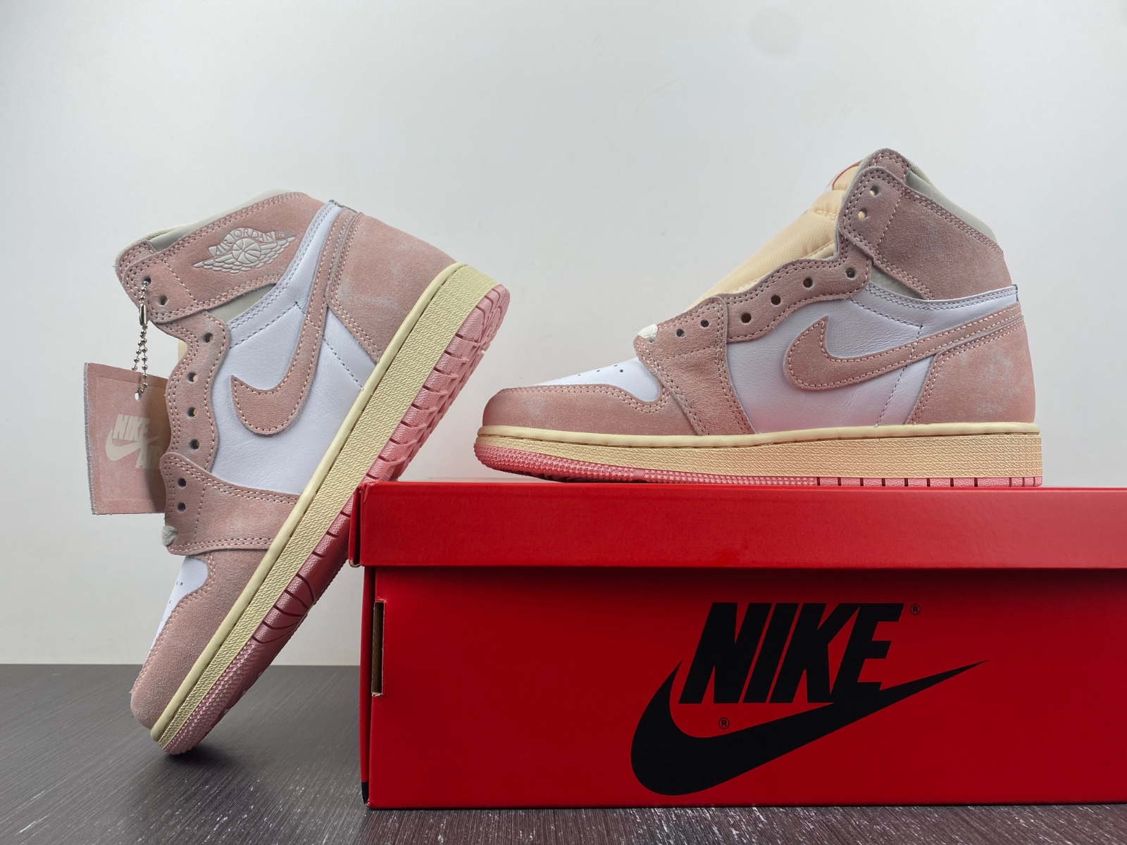 Air Jordan 1 Retro High OG "Washed Pink" FD2596-600