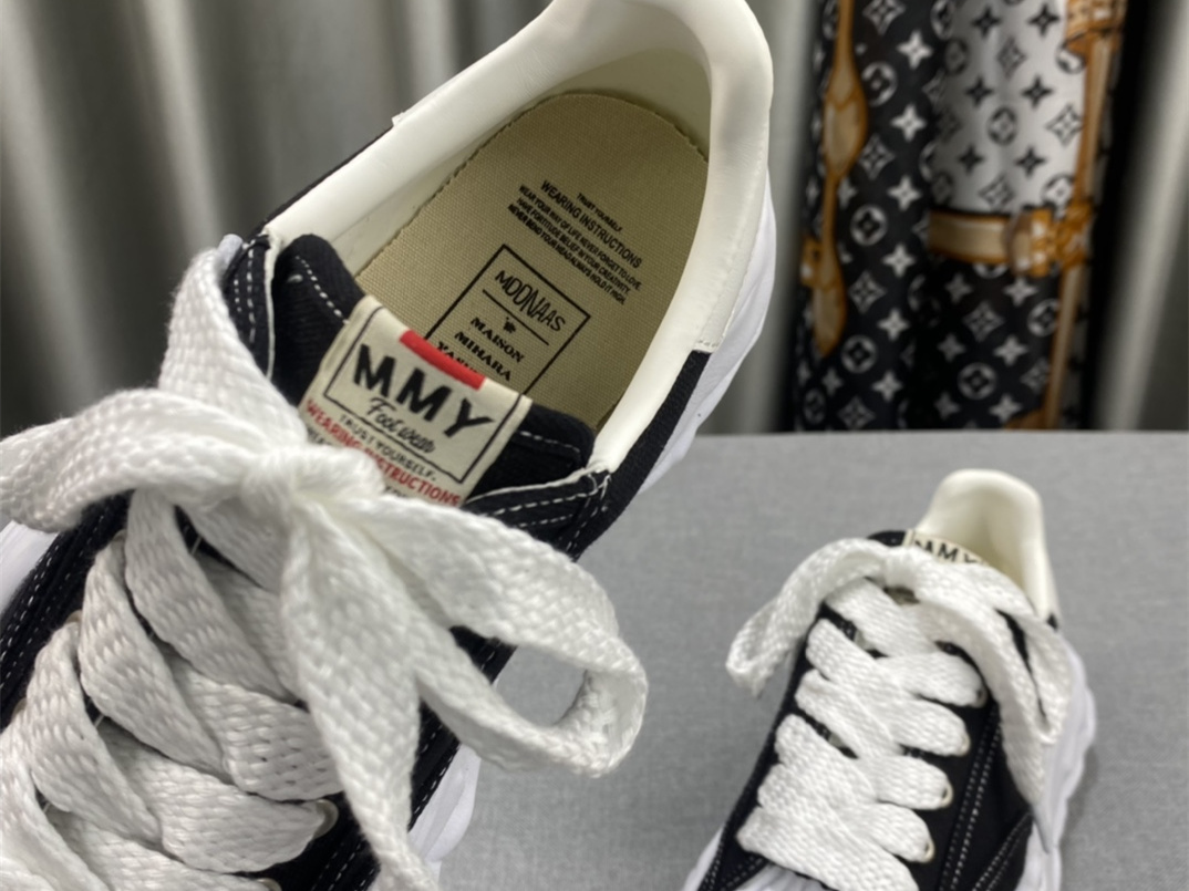 Maison Mihara Yasuhiro Low-Top Sneakers MMY-029