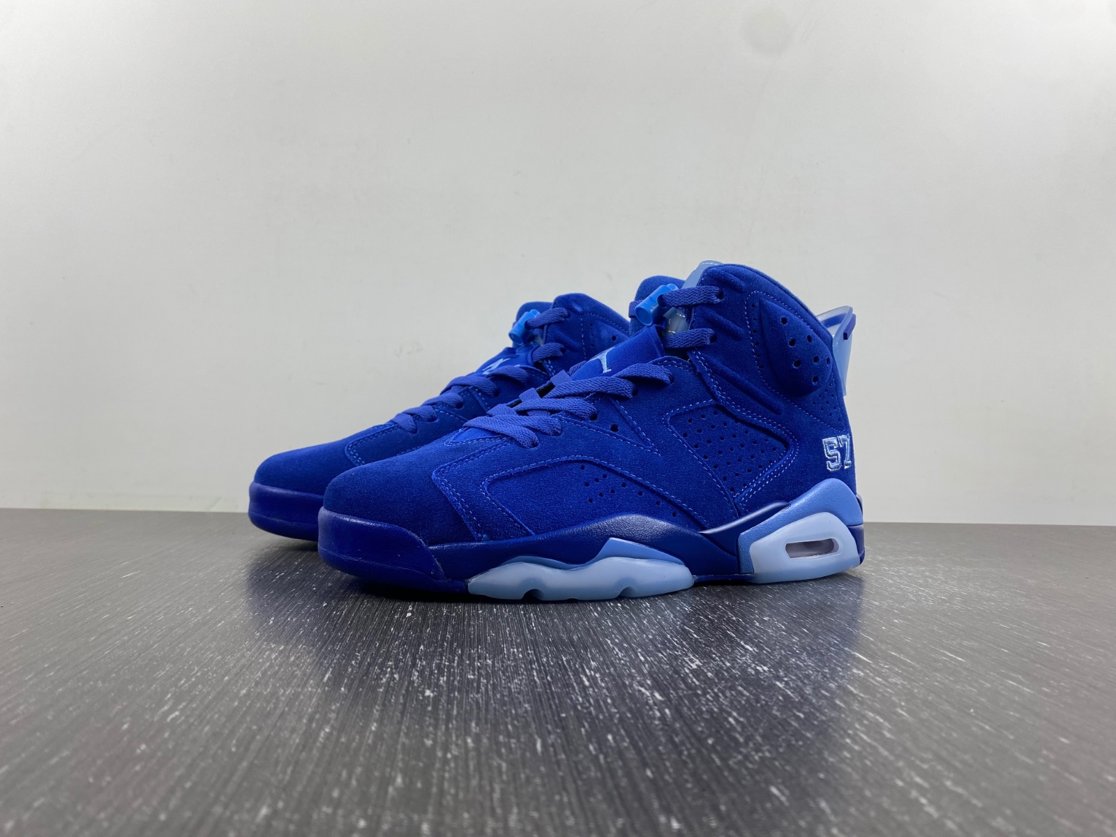 Nike Air Jordan 6 UNC Tar Heels Six Championships PE