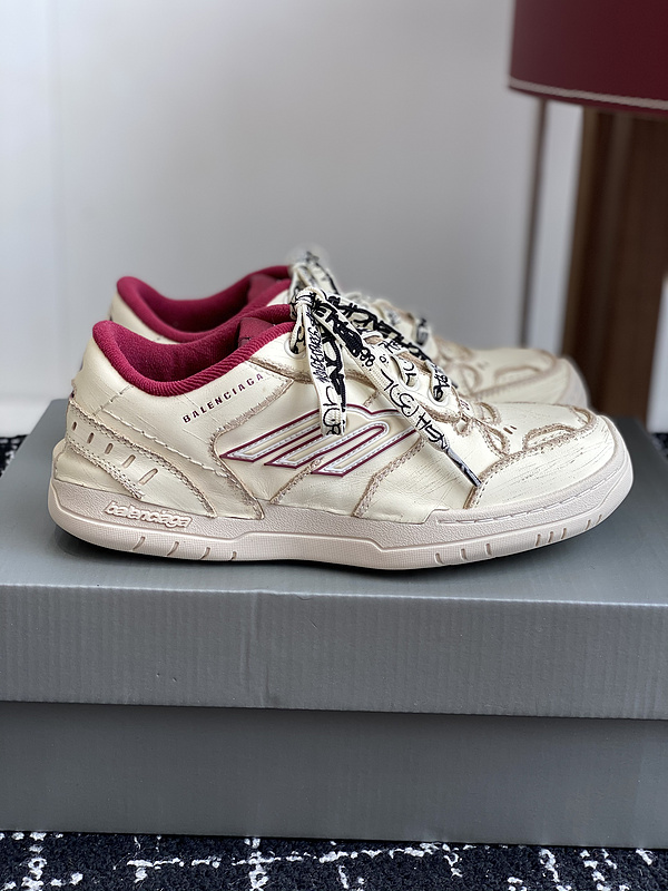 Balenciaga Hamptons Worn-Out Sneaker