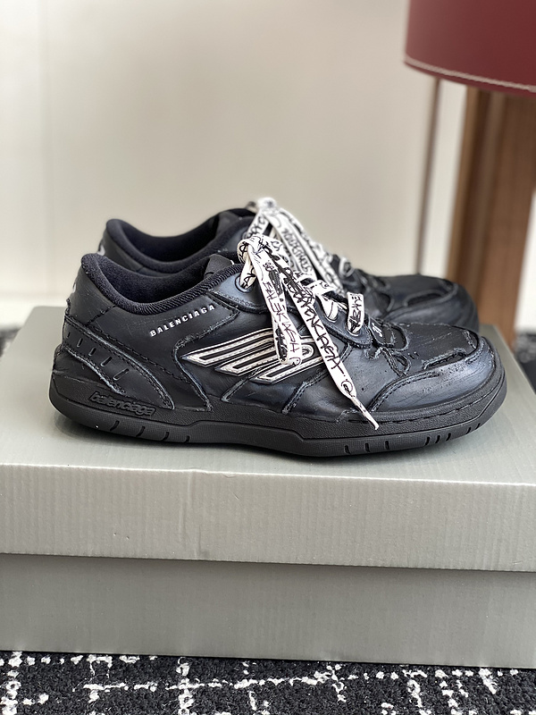 Balenciaga Hamptons Worn-Out Sneaker