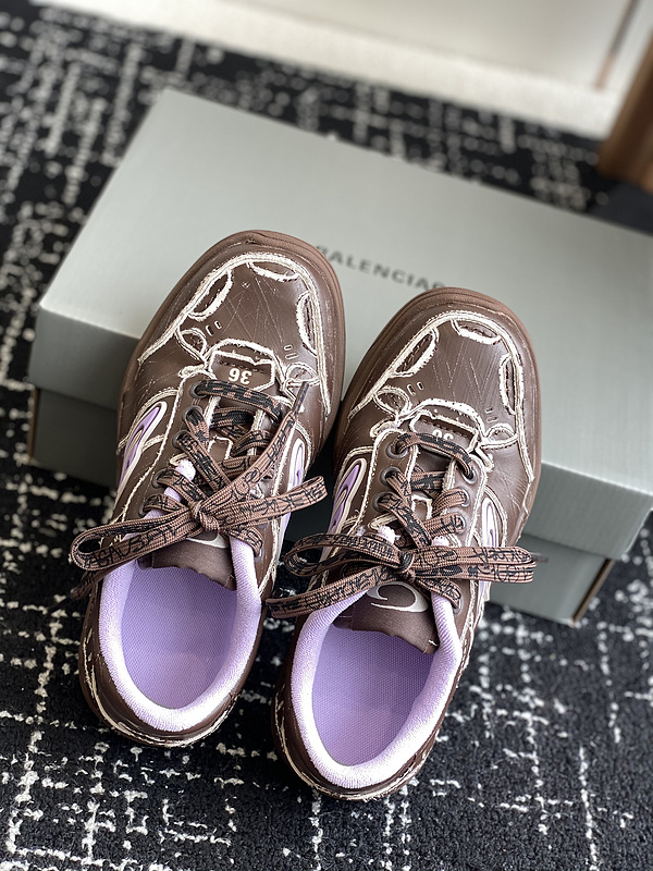 Balenciaga Hamptons Worn-Out Sneaker