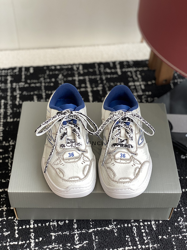 Balenciaga Hamptons Worn-Out Sneaker
