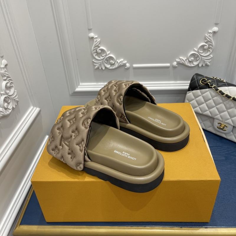 LV POOL PILLOW COMFORT MULE