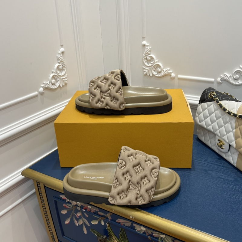 LV POOL PILLOW COMFORT MULE